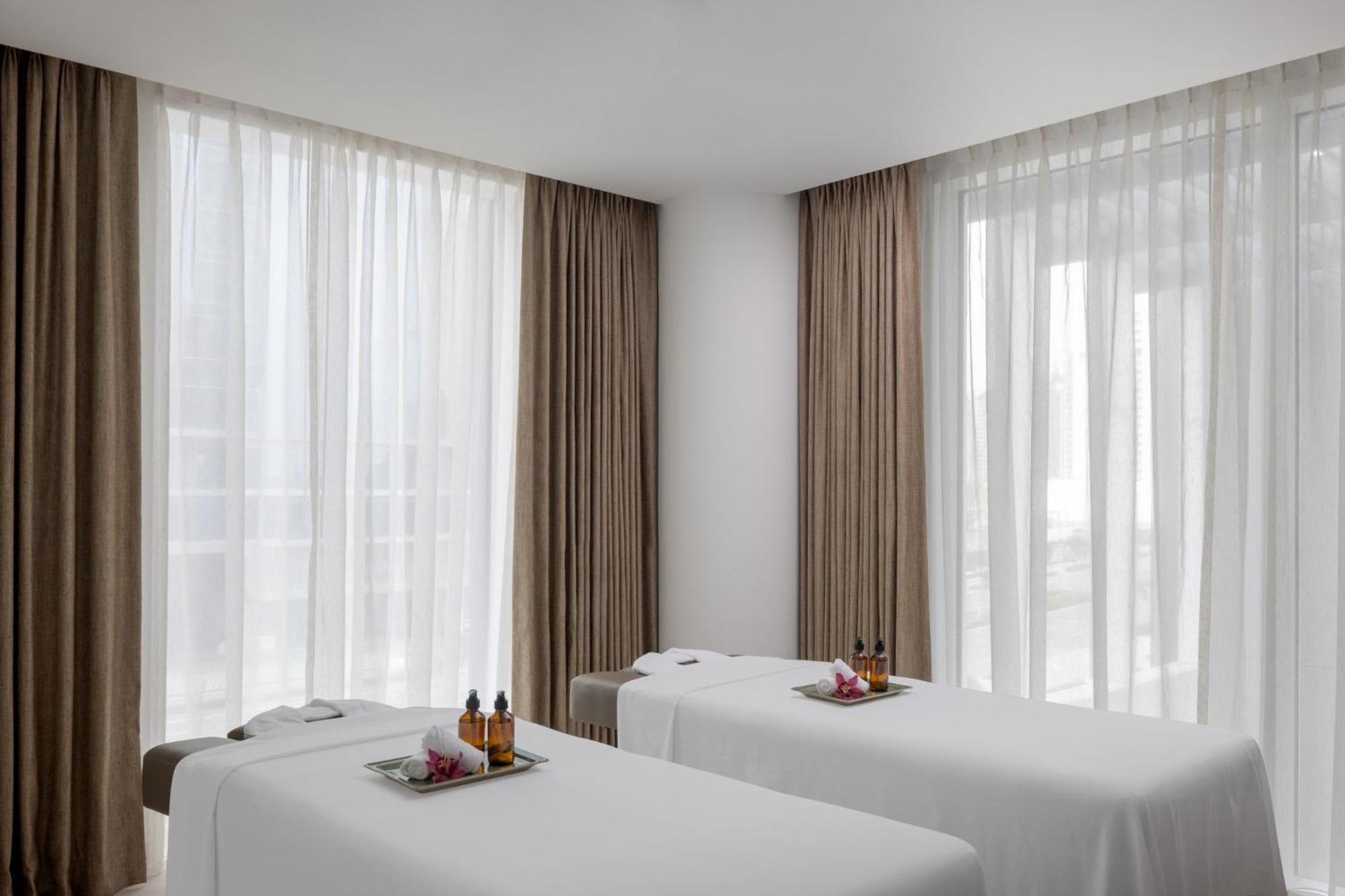 Holiday Inn Dubai Business Bay By Ihg Exteriör bild