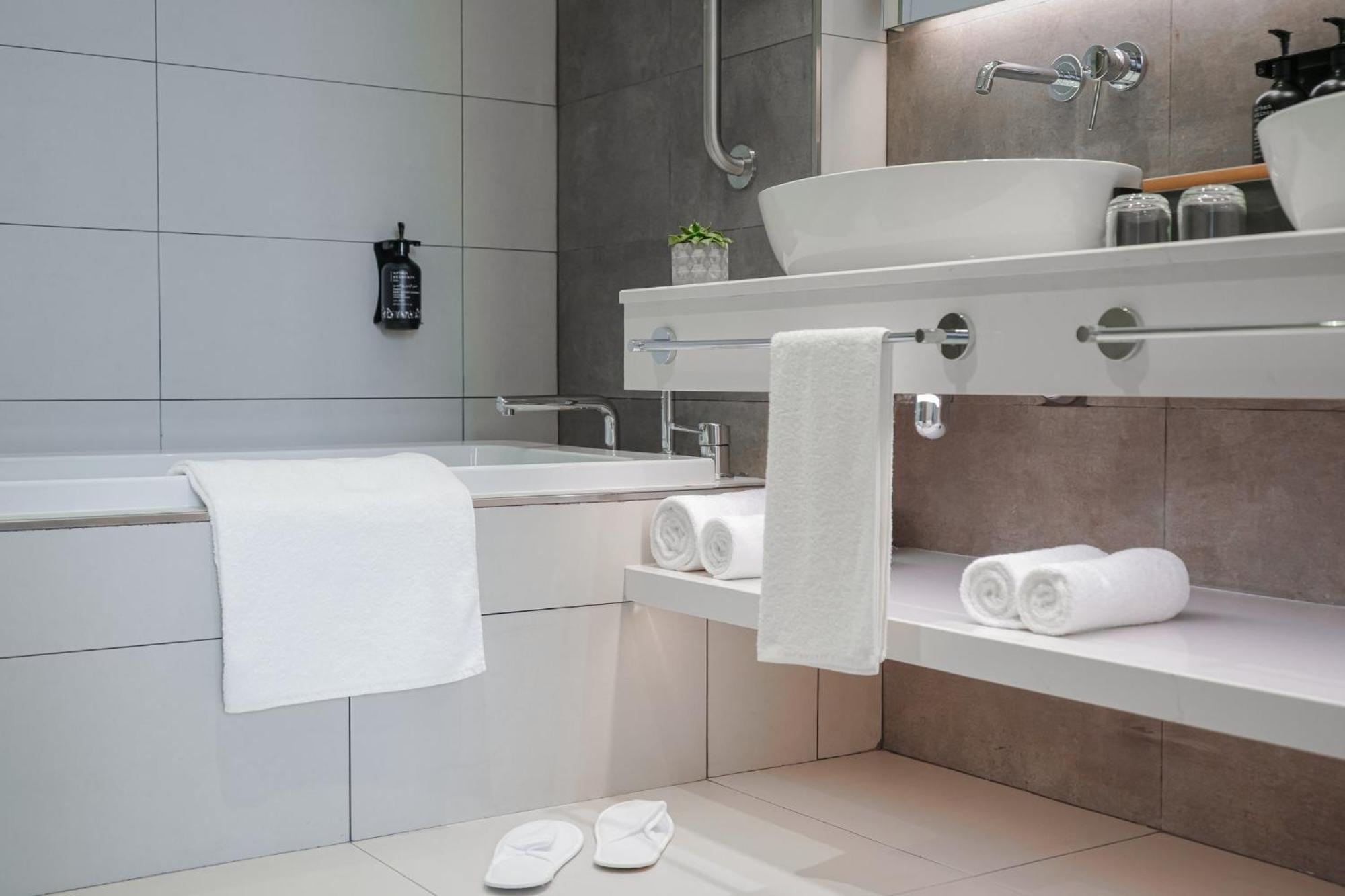 Holiday Inn Dubai Business Bay By Ihg Exteriör bild